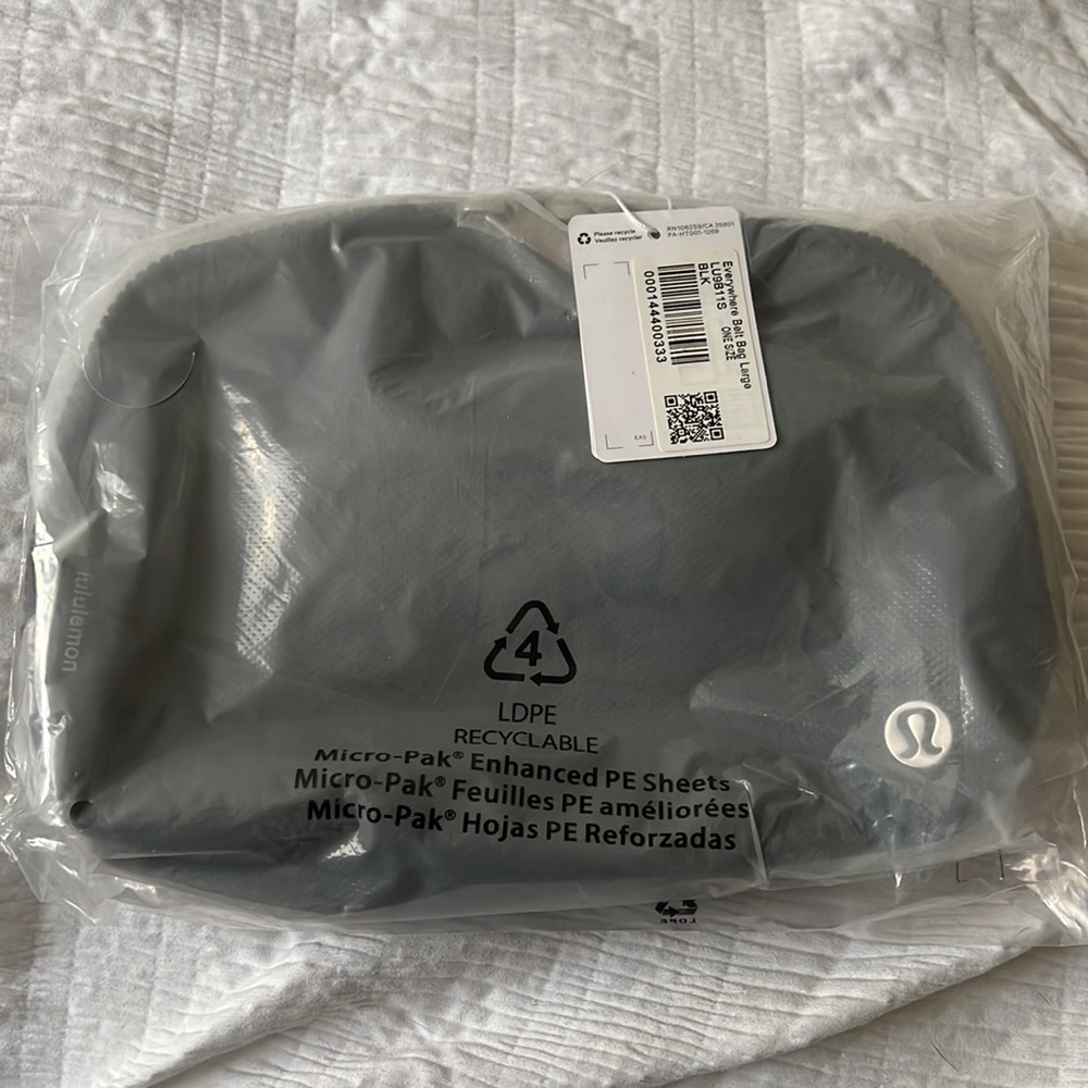 Lululemon large black belt bag